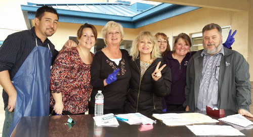The Lake County Association of Realtors and volunteers serve the first of the “Stress and worry-free dinner-to-go” series on Friday, January 16, 2015. Photo courtesy of the Lake County Association of Realtors. 011615lcaordinner