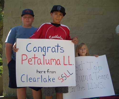 090212petalumaparadekids